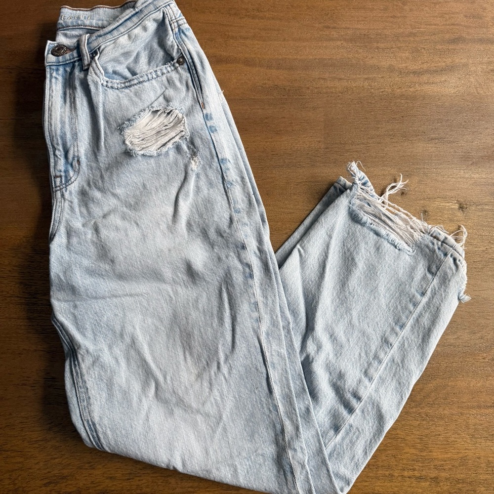 American Eagle Outfitters Light Blue Boyfriend Jeans